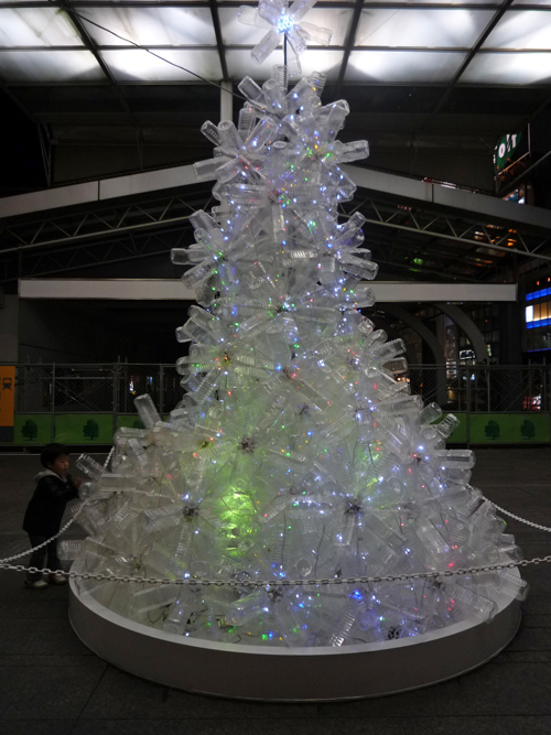 ペットボトルのクリスマスツリー 東京の建築家 設計事務所アーキプレイスの家づくりブログ