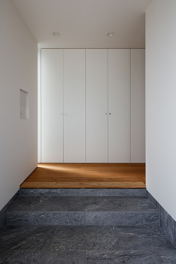 住宅の玄関の床仕上げ タイル 石 東京の建築家 設計事務所アーキプレイスの家づくりブログ